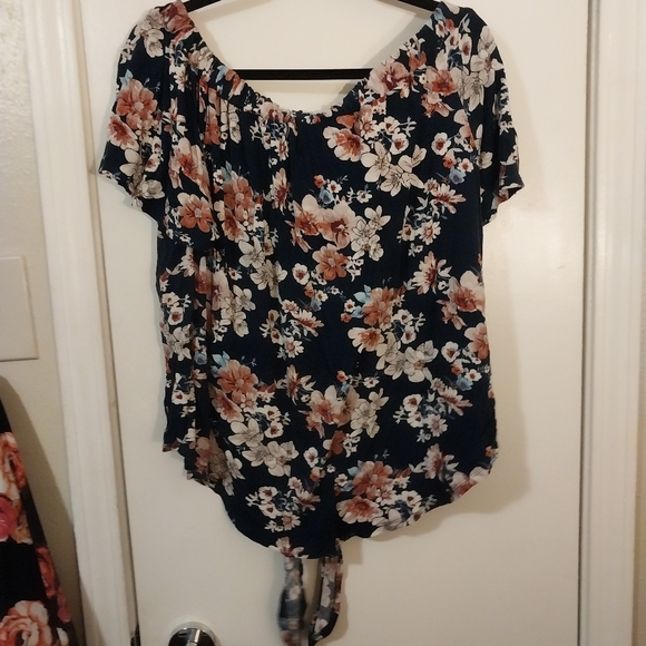 Plus size 3X off the shoulder floral knit top - Picture 2 of 5